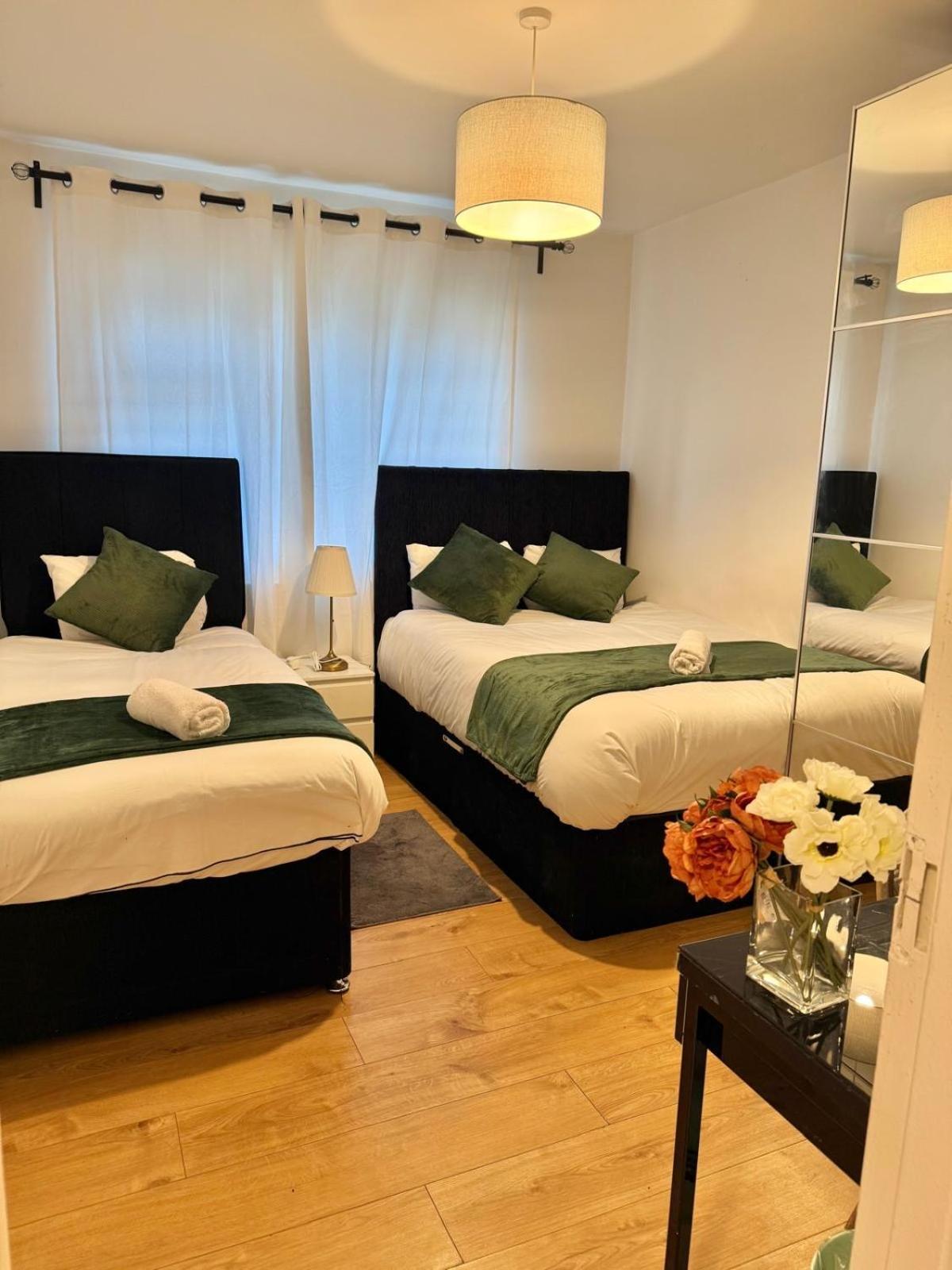 Poplar Canary Wharf O2 Excel Apartment London